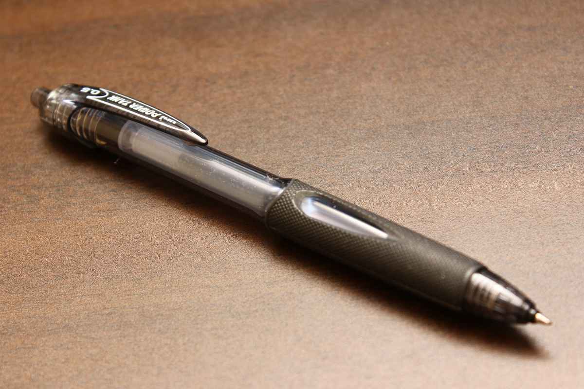 左利きが使うボールペンは加圧式に限る カワハラ雑記
