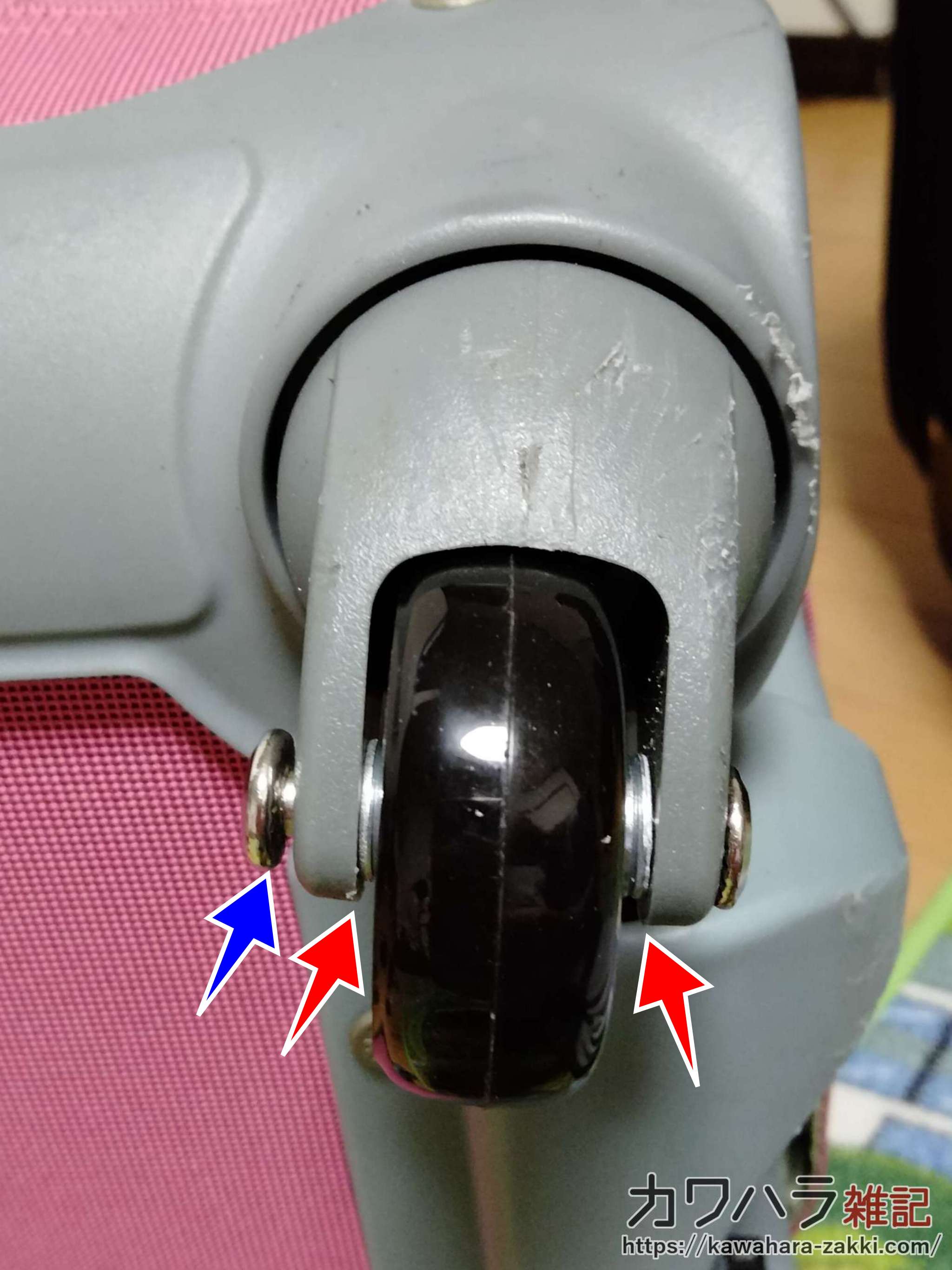 ぼろぼろになったスーツケースの車輪を修理する方法 | カワハラ雑記